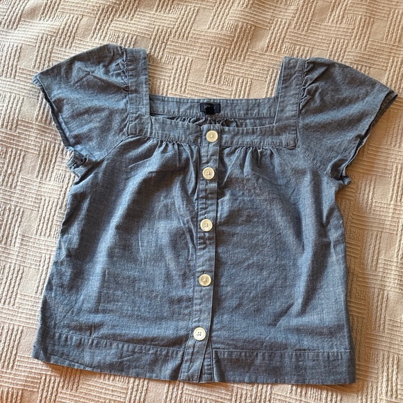 Button front Top - Picture 1 of 4